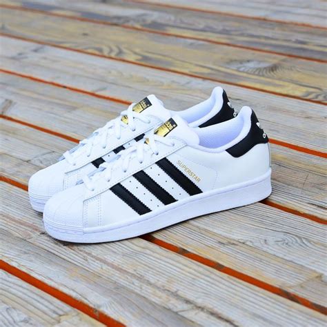 tenis adidas negro con rayas blancas|adidas superstar tenis.